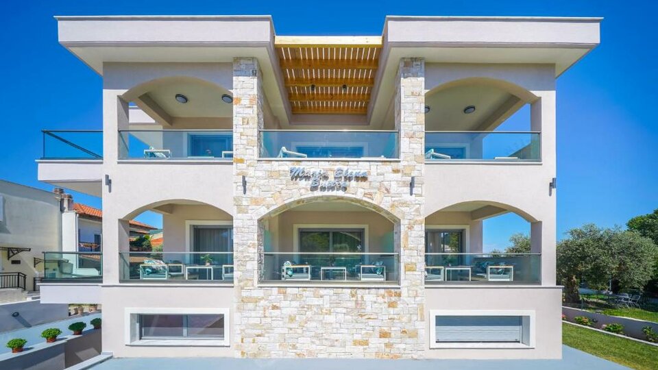 Tiara Holidays - Maria Elena Suites - zgrada